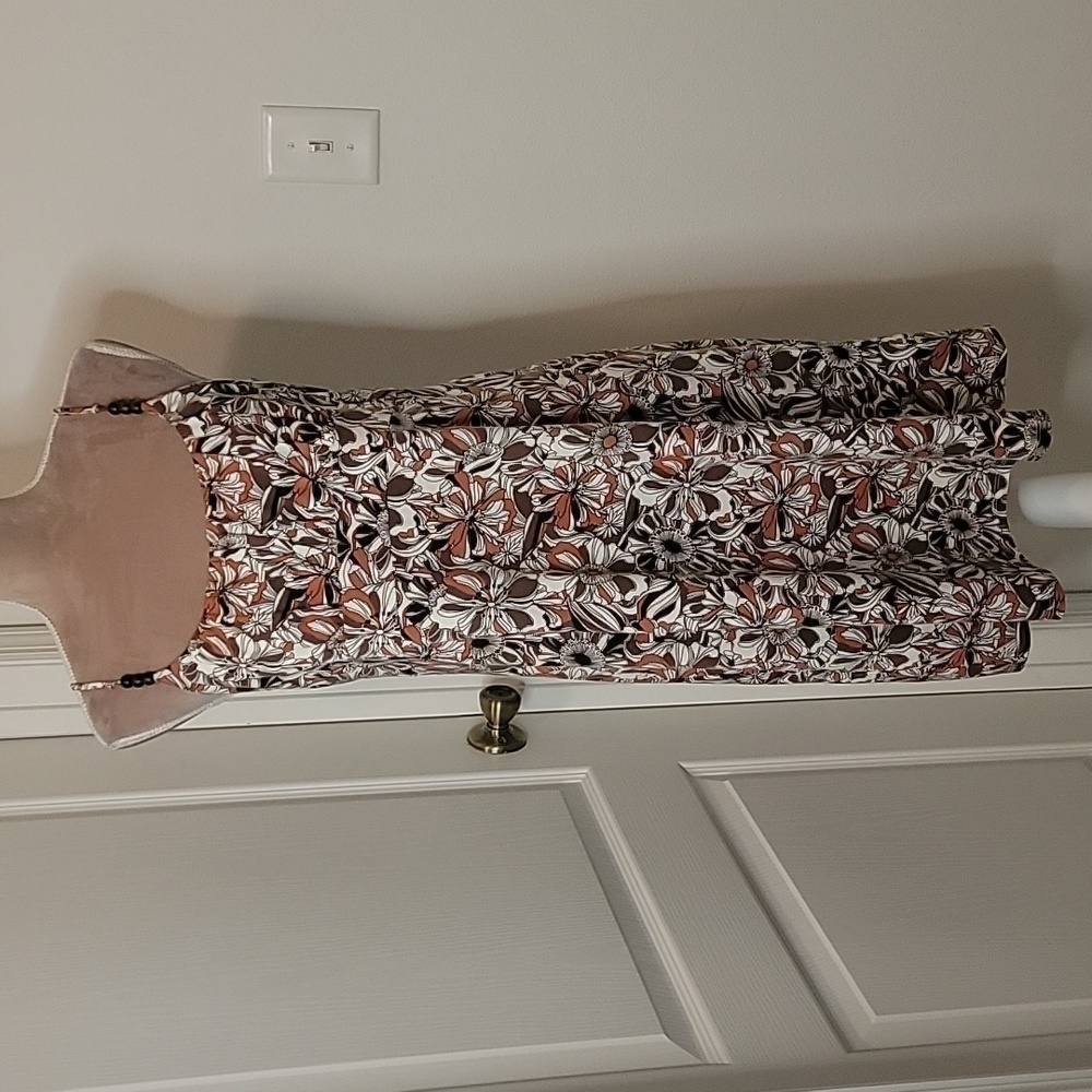 Loft, Size M Halter Dress MOD Floral Pattern, Adjustable Straps. Exc. Used Cond